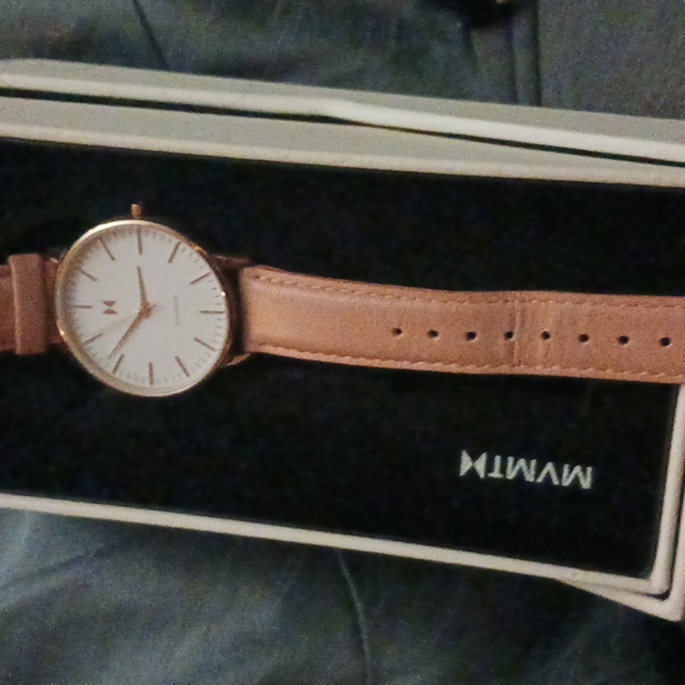 MVMTH women's wrist watch